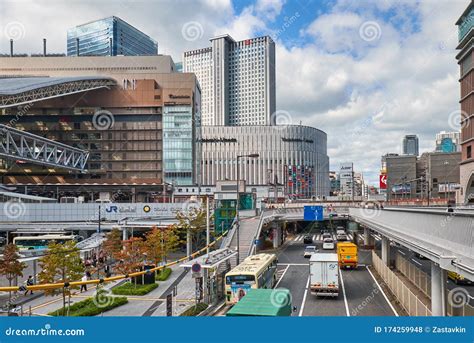 大阪駅から大正駅：都市の記憶と未来の交差点